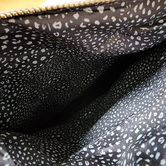 VR NYC Multi Zip Crossbody Shoulder Bag NWT - Picture 6 of 6